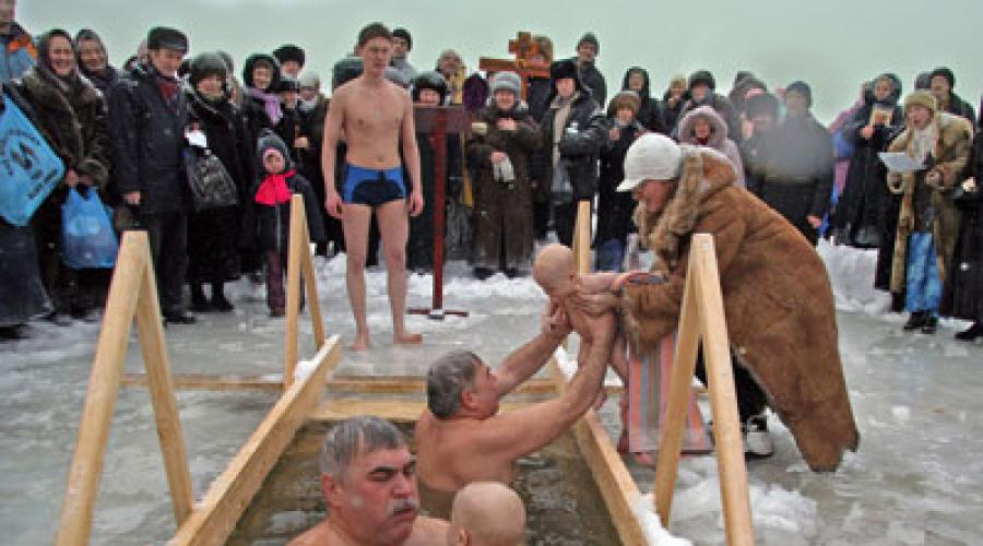 Kako se kupati na Bogojavljenje: savjeti ljekara, sveštenika i zimskih plivača.  Šta da obučete da uronite u ledenu rupu za krštenje? Nedostaci zimskog kupanja