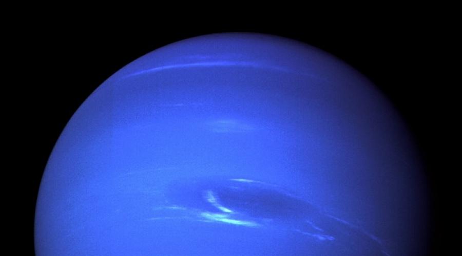 Šta se nalazi na površini Neptuna.  Vizuelno poređenje Zemlje i Neptuna.  Karakteristike unutrašnje strukture