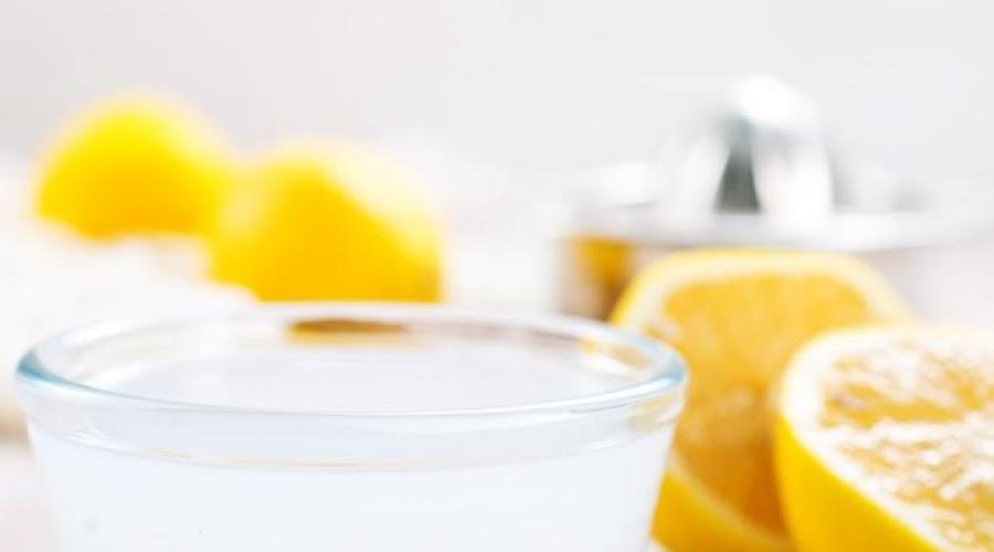 Jus lemon murni.  Ahli gizi memberi tahu bagaimana jus lemon bermanfaat.  Tidak ada pembuat jus