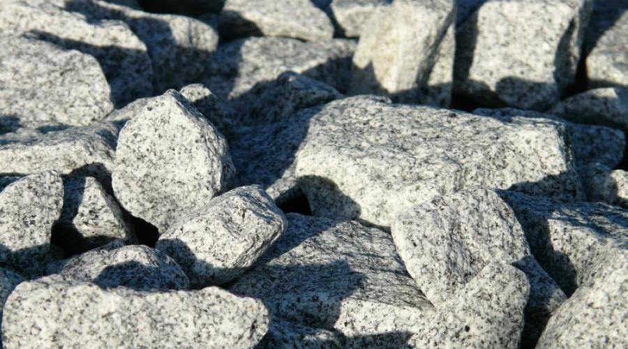 Porijeklo sivog granita. Granit