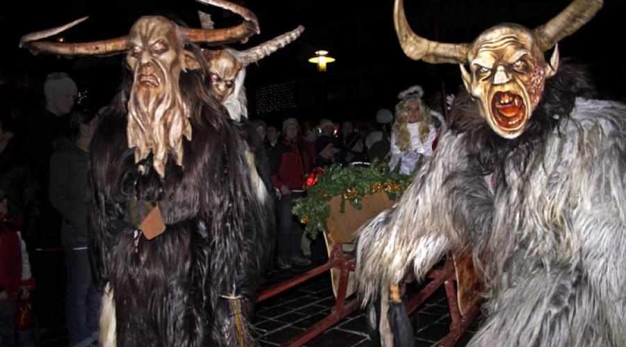 Kalender setan.  Hari setan menurut kalender lunar.  Perayaan Misa Hitam – Danau Catemaco, Meksiko