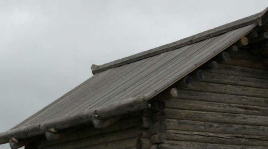 Decorative element on the roof of the Russian hut. Symbolism in Russian isa. Earrings and endboards